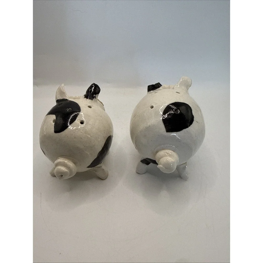 Vintage Folk Art Pottery Spotted Pig Salt‎ & Pepper Shakers Cork For Snout
